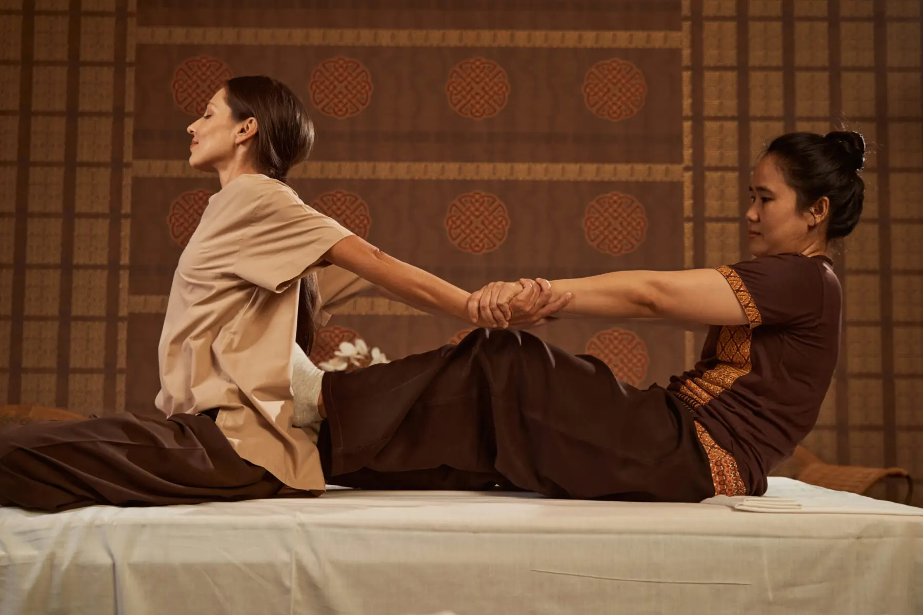 Tradycyjny masaż tajski (rozciąganie) w salonie Prana Thai Spa Warszawa